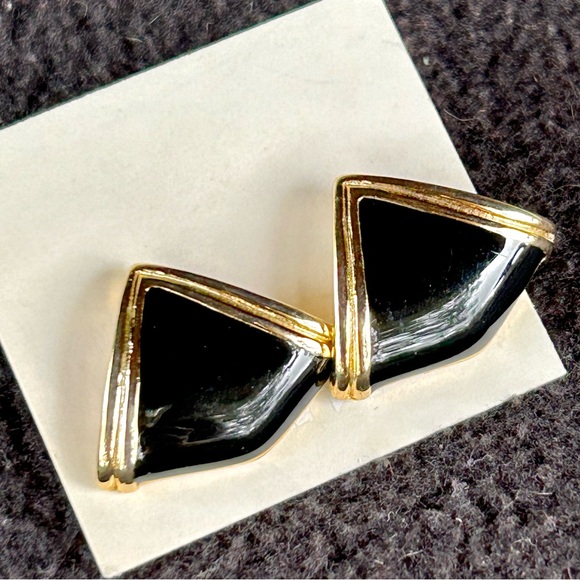 Triangle Shaped Black Enamel Pierced Earrings Gold Tone Vintage - Picture 3 of 5